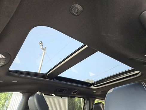 Used 2025 Chrysler Pacifica Select FWD image 16