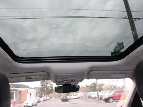 Used 2020 Jaguar F-PACE Prestige image 12