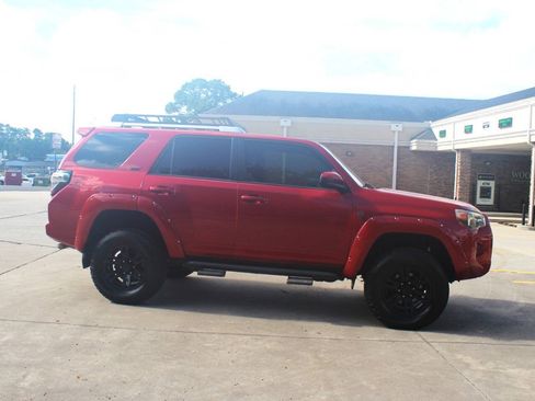 Used 2016 Toyota 4Runner SR5 AWD/4WD image 3