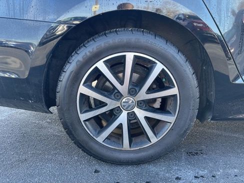 Used 2017 Volkswagen Jetta SE image 9