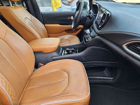 Used 2022 Chrysler Pacifica Pinnacle FWD image 30