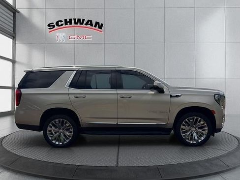 Used 2021 GMC Yukon SLT w/ SLT Luxury Plus Package AWD/4WD image 3