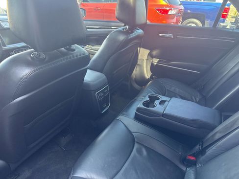 Used 2015 Chrysler 300 Limited image 19