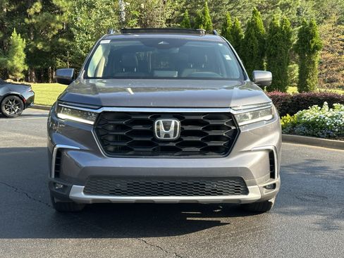 Used 2025 Honda Pilot Touring image 3