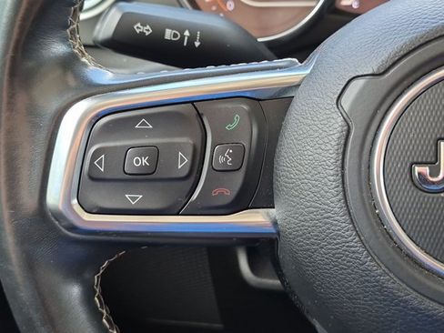 Used 2019 Jeep Wrangler Unlimited Sahara AWD/4WD image 12