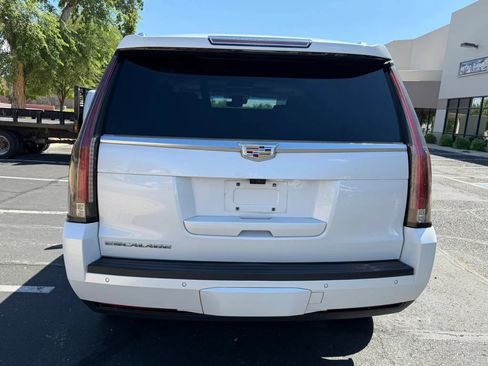 Used 2019 Cadillac Escalade Premium Luxury AWD/4WD image 4