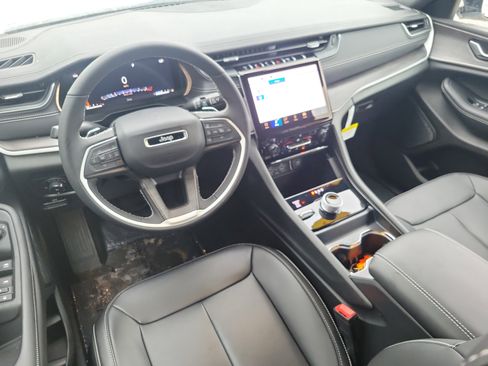 Used 2024 Jeep Grand Cherokee Limited image 21