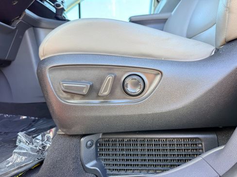 Used 2022 Toyota Sienna XLE AWD/4WD image 22