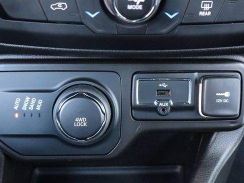 Used 2021 Jeep Renegade Latitude AWD/4WD image 21