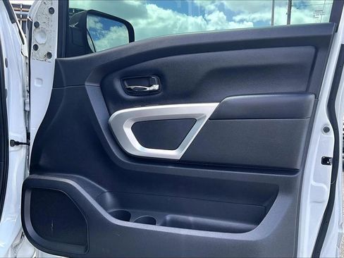 Used 2022 Nissan Titan SV RWD image 18