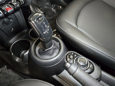 Used 2023 MINI Cooper 4-Door Hardtop image 23