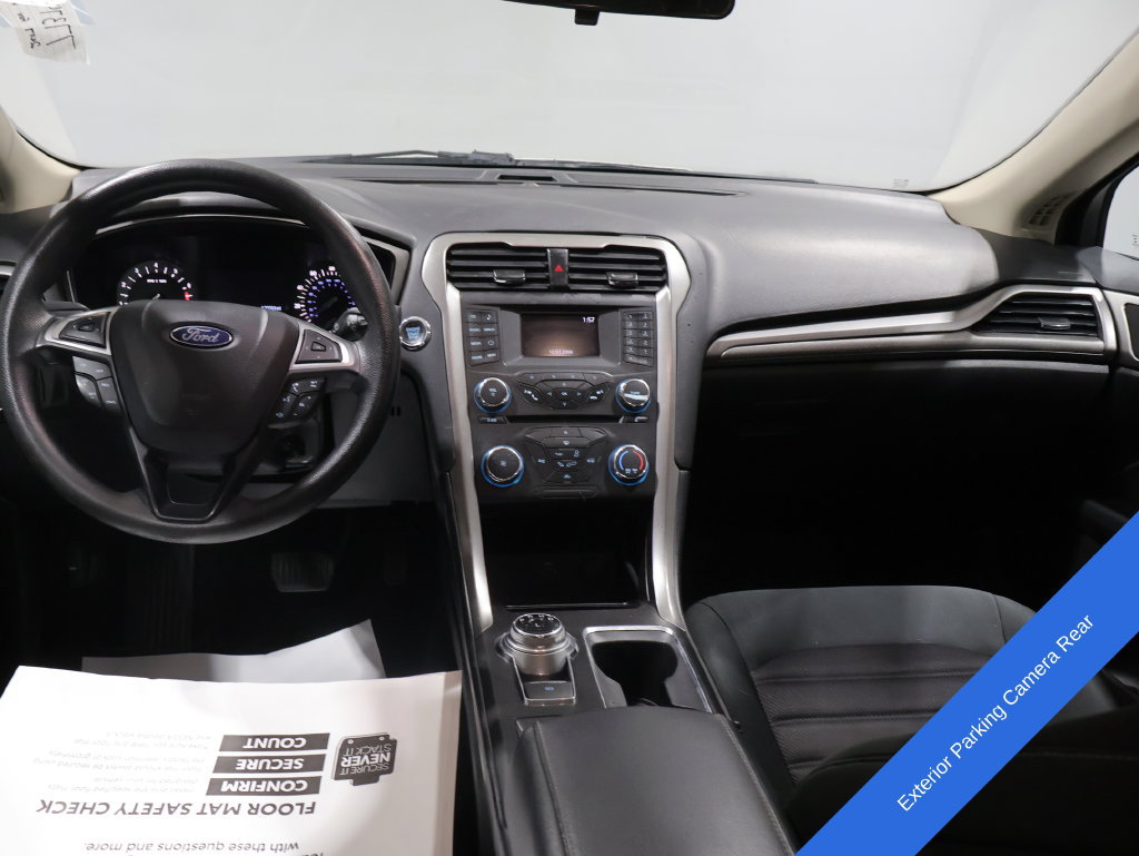 Used 2017 Ford Fusion SE FWD image 3
