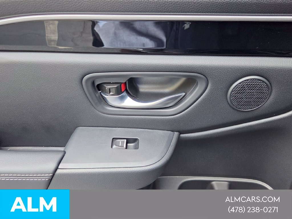 Used 2025 Honda Pilot Touring image 11