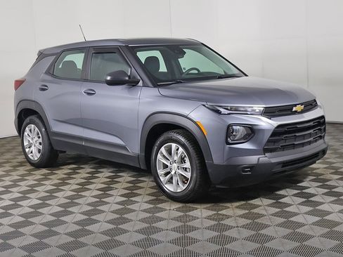 Used 2021 Chevrolet TrailBlazer LS image 2