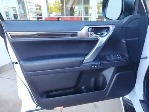 Used 2022 Lexus GX 460 Premium w/ Premium Package AWD/4WD image 14