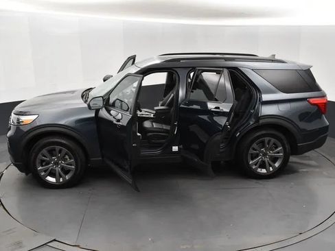 Used 2022 Ford Explorer XLT w/ Equipment Group 202A AWD/4WD image 7