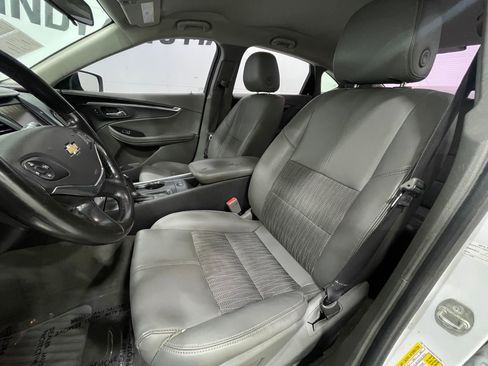 Used 2017 Chevrolet Impala LT FWD image 11