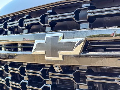 Used 2024 Chevrolet Suburban Z71 w/ Luxury Package AWD/4WD image 11