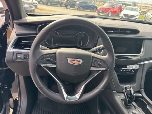 Used 2025 Cadillac XT6 Luxury image 22