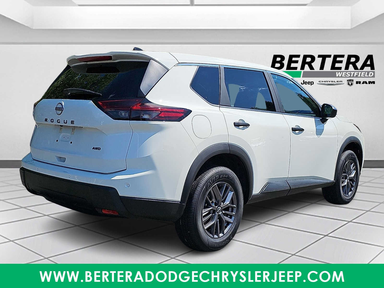 Used 2025 Nissan Rogue S AWD/4WD image 6