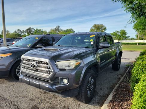 Used 2017 Toyota Tacoma TRD Sport w/ Tow Package image 1