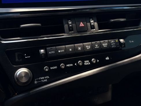 Used 2024 Lexus ES 300h F Sport w/ Accessory Package (Z1) FWD image 18