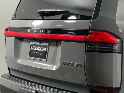 Used 2025 Lexus GX 550 w/ Accessory Package (2T) AWD/4WD image 16