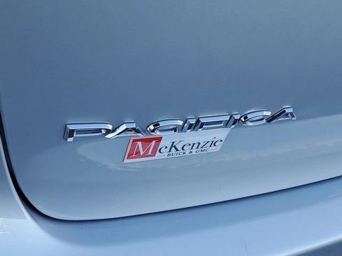 Used 2024 Chrysler Pacifica Limited w/ Uconnect Theater Family Group image 31