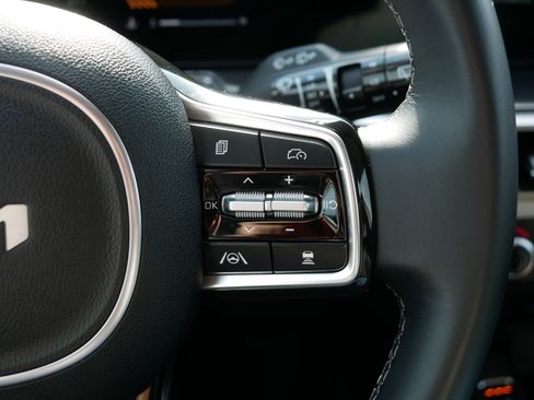 Certified 2025 Kia Sorento S w/ Panoramic Sunroof Package image 30