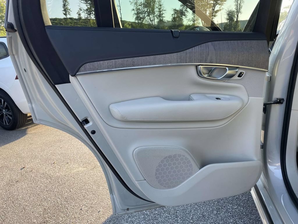 Used 2021 Volvo XC90 T6 Inscription w/ Advanced Package AWD/4WD image 2