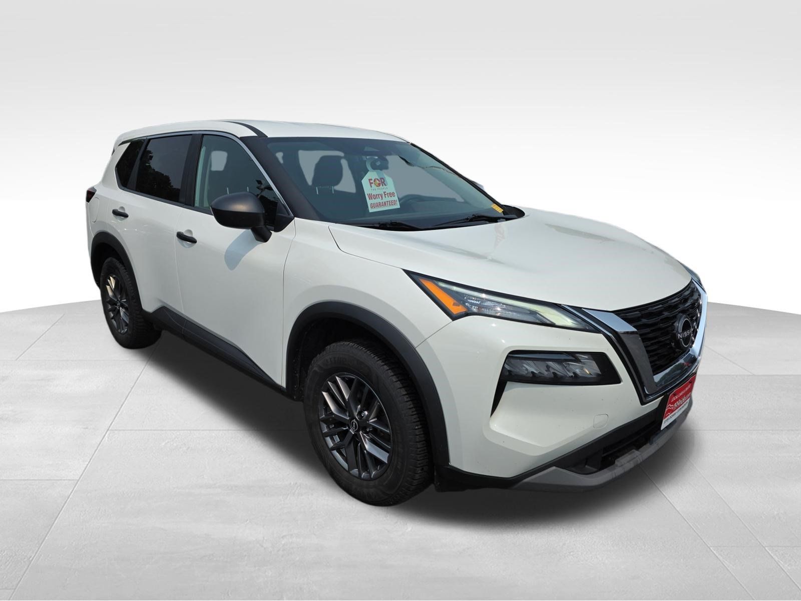 Used 2023 Nissan Rogue S AWD/4WD image 2