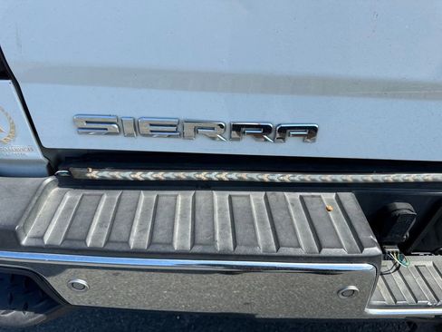 Used 2018 GMC Sierra 2500 SLT w/ Duramax Plus Package AWD/4WD image 25