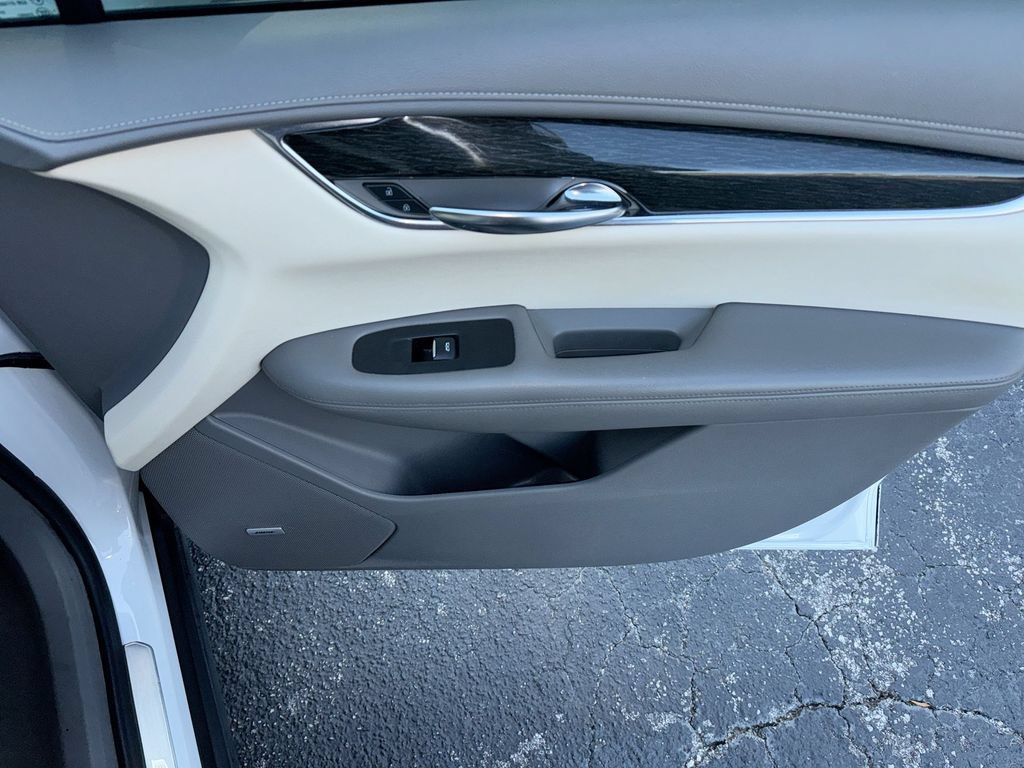 Used 2020 Cadillac XT6 Premium Luxury FWD image 33
