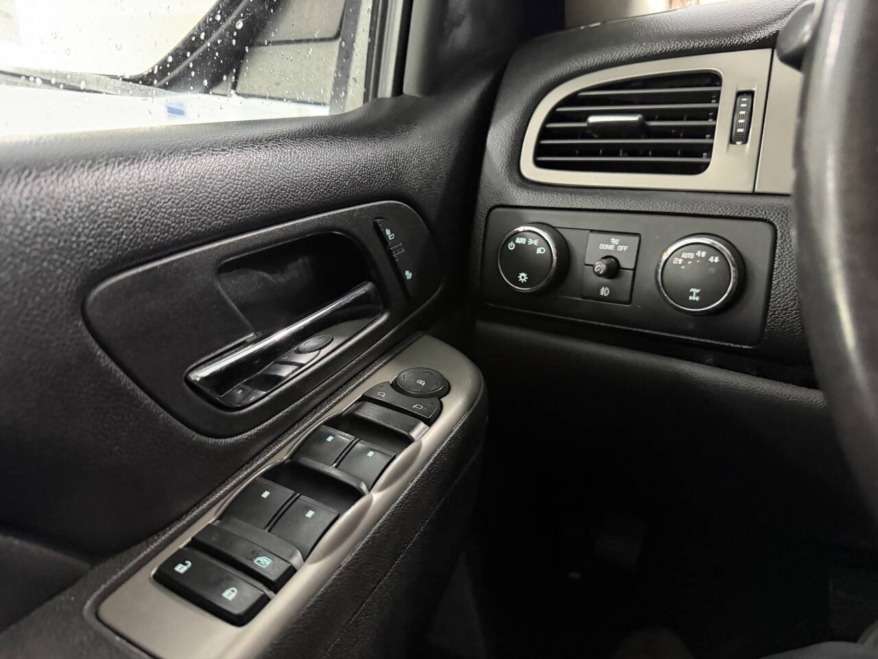 Used 2013 Chevrolet Avalanche LT w/ Suspension Package, Off-Road AWD/4WD image 30