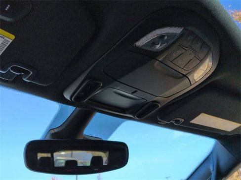 Used 2023 Chrysler Pacifica Limited w/ Uconnect Theater Family Group image 21