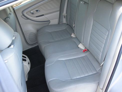 Used 2013 Ford Taurus SE image 25