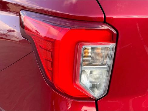 Used 2022 Ford Explorer Platinum w/ Technology Package image 28