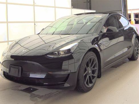 Used 2023 Tesla Model 3 Standard Range RWD image 3