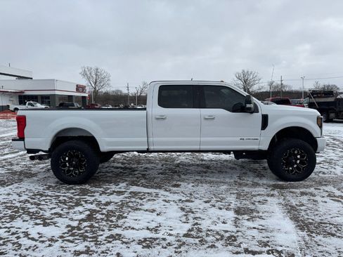 Used 2017 Ford F250 XLT w/ XLT Premium Package image 6