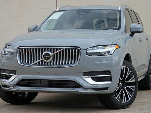 Used 2025 Volvo XC90 T8 Plus w/ Protection Package Premier AWD/4WD image 3