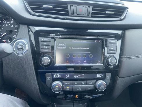 Used 2018 Nissan Rogue SL w/ Premium Package image 11