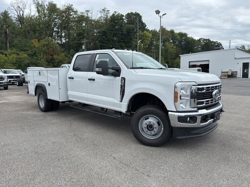 New 2025 Ford F350 XL w/ XL Chrome Package image 3