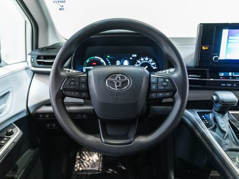 Certified 2025 Toyota Sienna LE FWD image 16