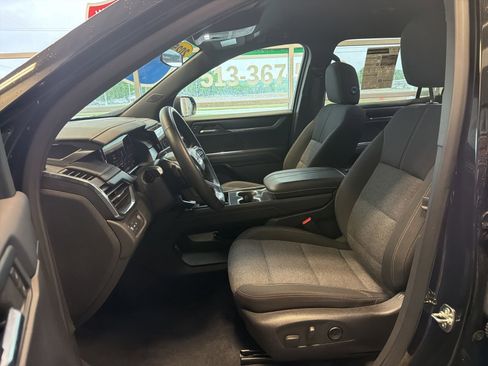 Used 2025 GMC Acadia Elevation FWD image 17