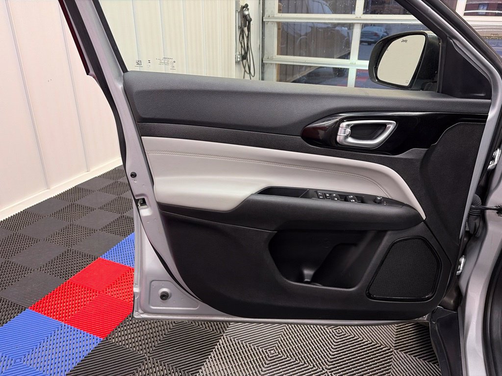 Used 2024 Jeep Compass Limited AWD/4WD image 11