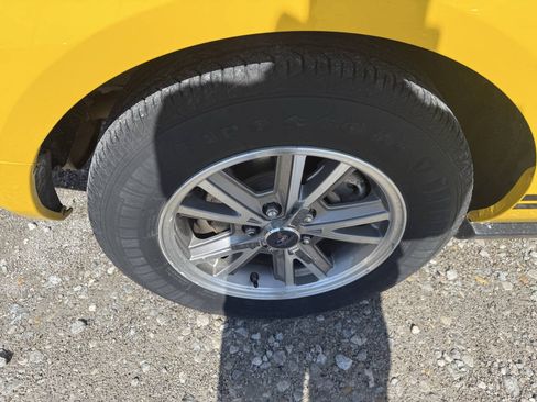 Used 2005 Ford Mustang Premium RWD image 13