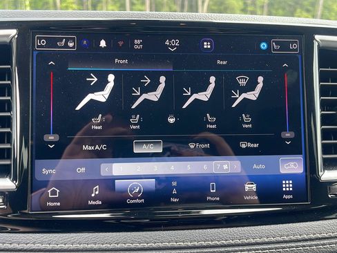 Used 2023 Chrysler Pacifica Limited FWD image 25