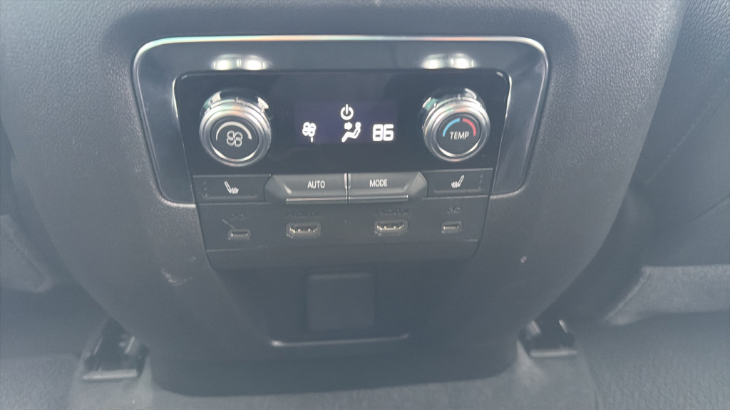 Used 2026 GMC Yukon Denali w/ Advanced Technology Package AWD/4WD image 21