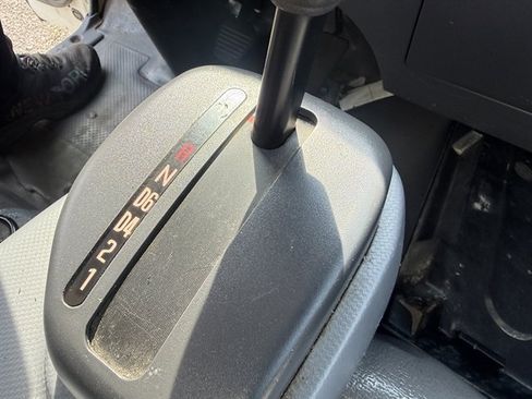 Used 2019 Isuzu NPR RWD image 16