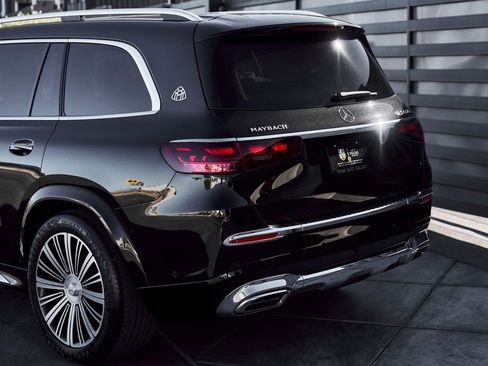 Used 2024 Mercedes-Benz Maybach GLS 600 4MATIC image 10
